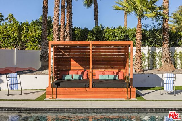 1170 E El Conquistador, Palm Springs, CA 92262