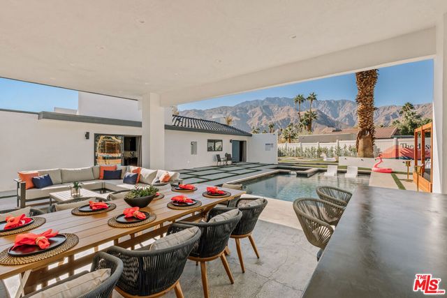 1170 E El Conquistador, Palm Springs, CA 92262