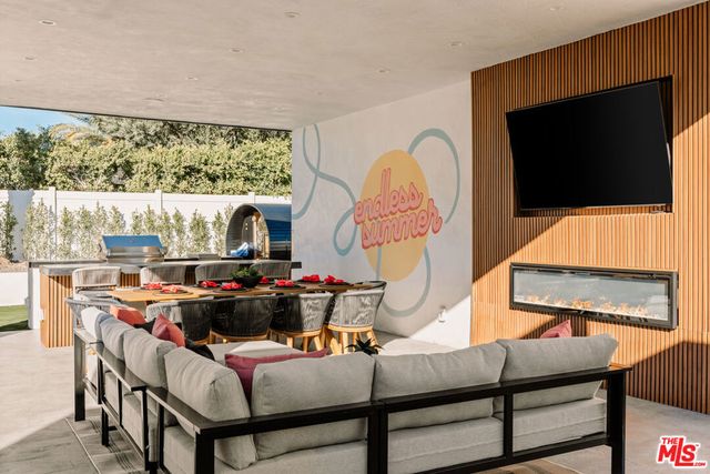 1170 E El Conquistador, Palm Springs, CA 92262