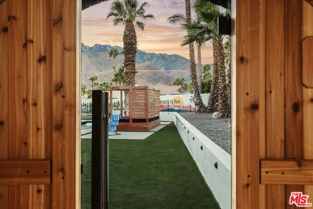 1170 E El Conquistador, Palm Springs, CA 92262