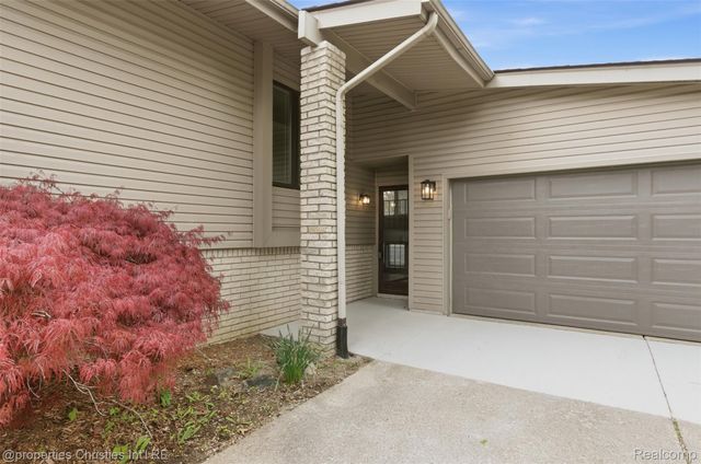 2629 Coral Drive, Troy, MI 48085
