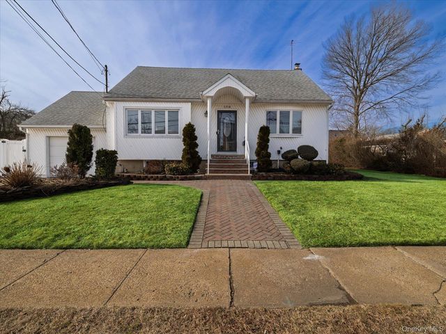 158 Roosevelt Avenue, Freeport, NY 11520