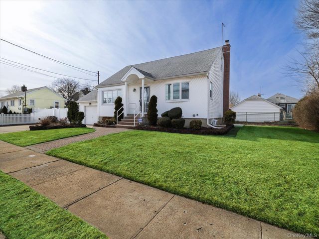 158 Roosevelt Avenue, Freeport, NY 11520