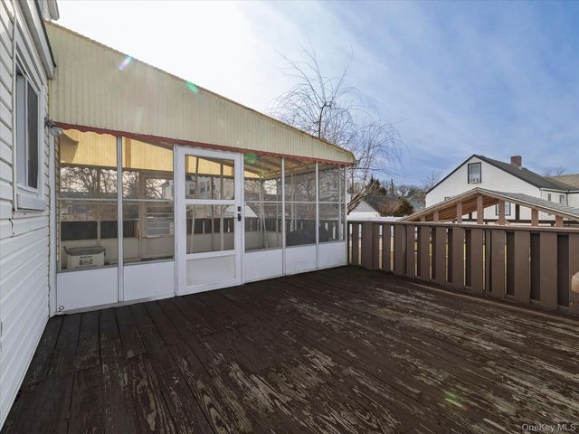 158 Roosevelt Avenue, Freeport, NY 11520