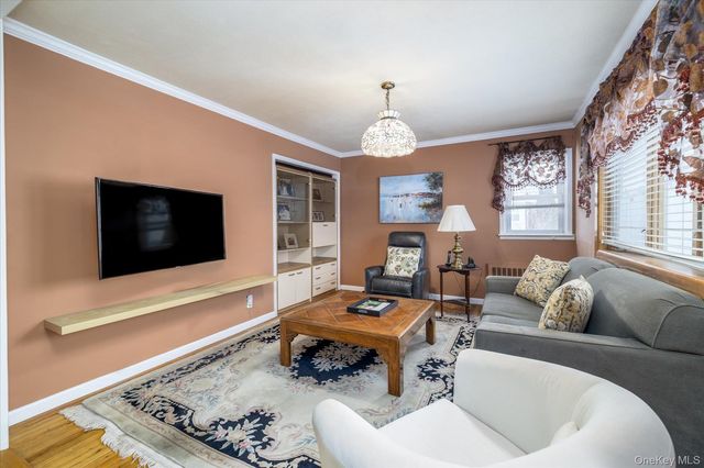 158 Roosevelt Avenue, Freeport, NY 11520