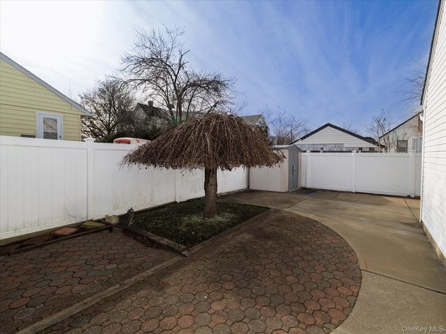 158 Roosevelt Avenue, Freeport, NY 11520