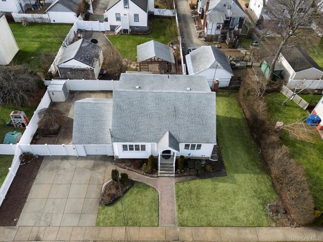 158 Roosevelt Avenue, Freeport, NY 11520