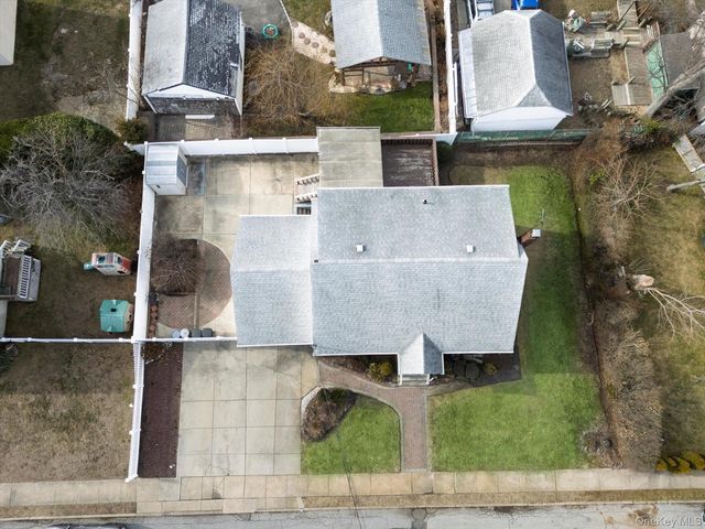 158 Roosevelt Avenue, Freeport, NY 11520