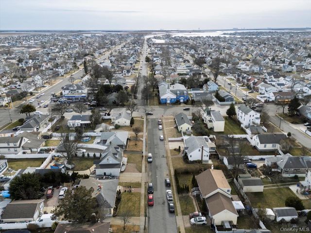 158 Roosevelt Avenue, Freeport, NY 11520