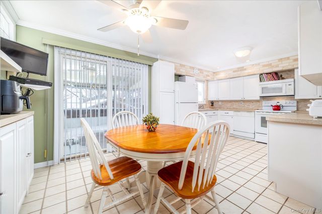 158 Roosevelt Avenue, Freeport, NY 11520