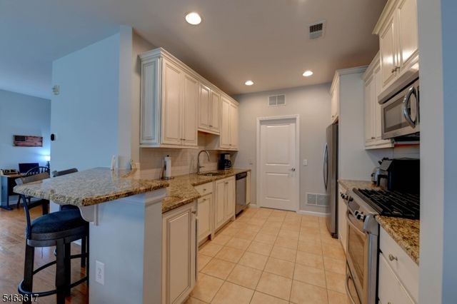 415 River Pl, Butler Boro, NJ 07405