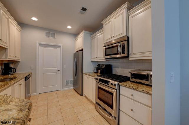 415 River Pl, Butler Boro, NJ 07405