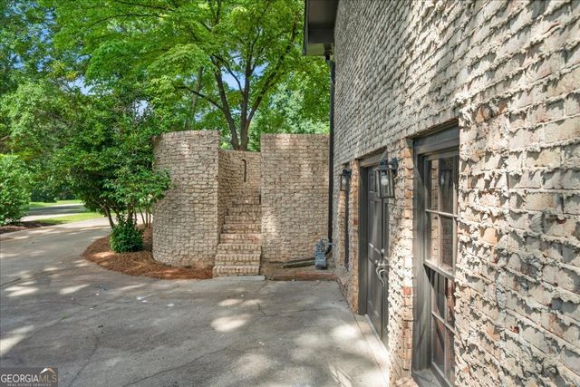 5616 Mill Trace Drive, Dunwoody, GA 30338