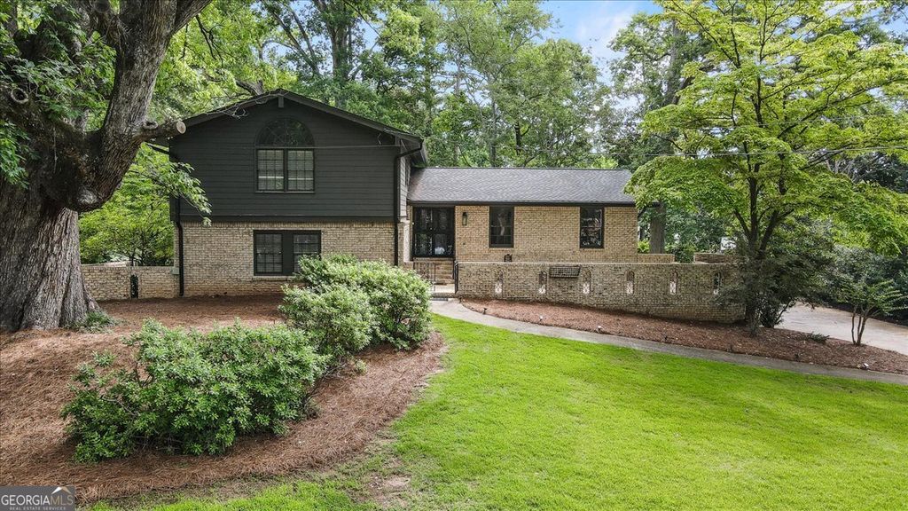5616 Mill Trace Drive, Dunwoody, GA 30338