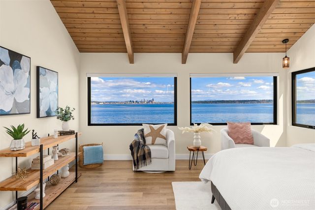 4692 Rockaway Beach Road NE, Bainbridge Island, WA 98110