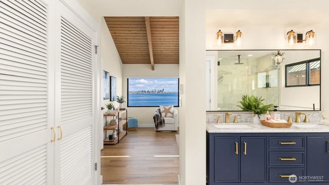4692 Rockaway Beach Road NE, Bainbridge Island, WA 98110