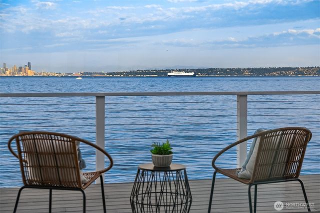 4692 Rockaway Beach Road NE, Bainbridge Island, WA 98110