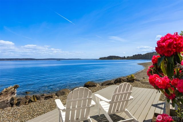 4692 Rockaway Beach Road NE, Bainbridge Island, WA 98110