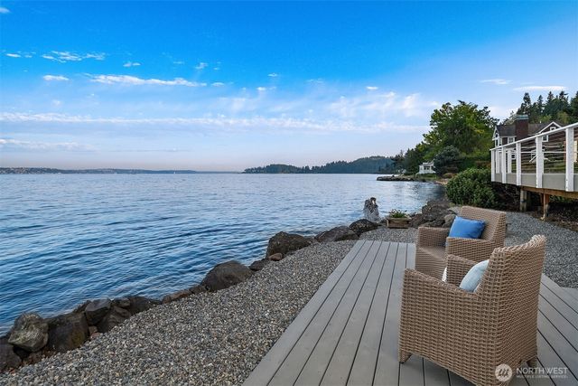 4692 Rockaway Beach Road NE, Bainbridge Island, WA 98110