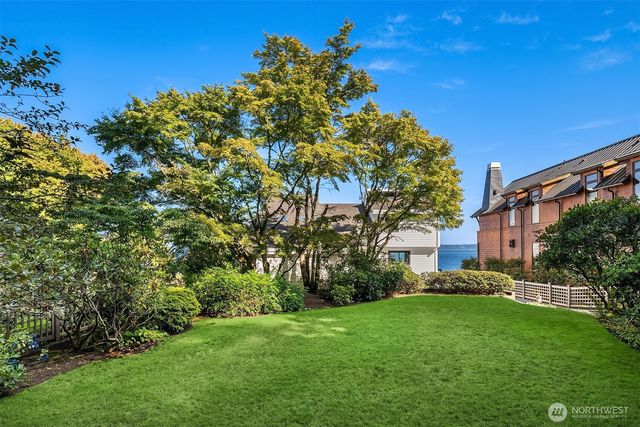 4692 Rockaway Beach Road NE, Bainbridge Island, WA 98110