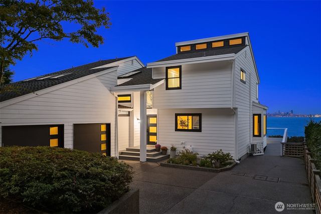 4692 Rockaway Beach Road NE, Bainbridge Island, WA 98110