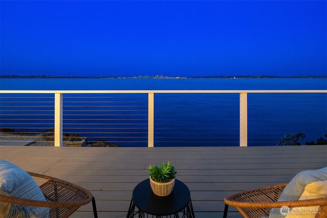 4692 Rockaway Beach Road NE, Bainbridge Island, WA 98110