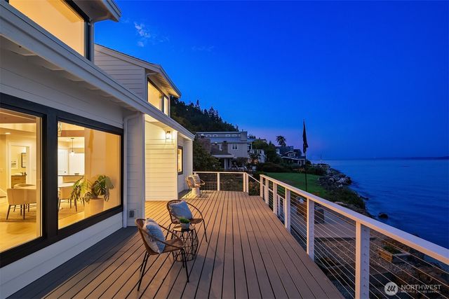 4692 Rockaway Beach Road NE, Bainbridge Island, WA 98110