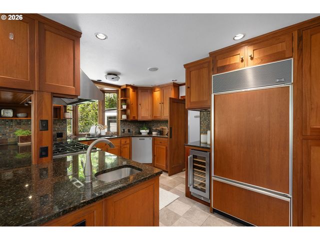 2668 Nw CORNELL Rd, Portland, OR 97210