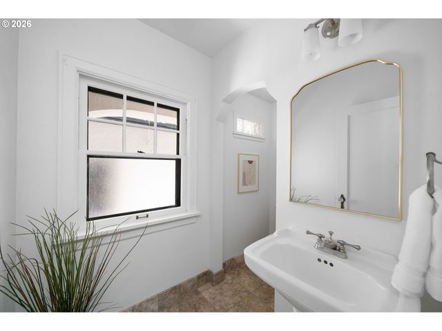 2668 Nw CORNELL Rd, Portland, OR 97210