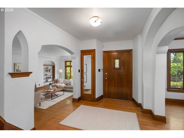 2668 Nw CORNELL Rd, Portland, OR 97210