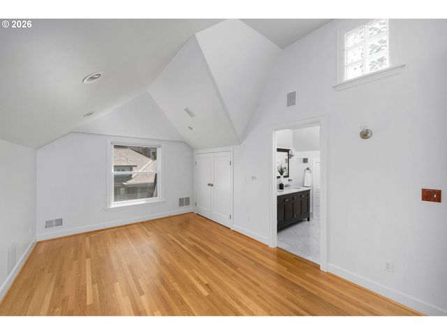 2668 Nw CORNELL Rd, Portland, OR 97210