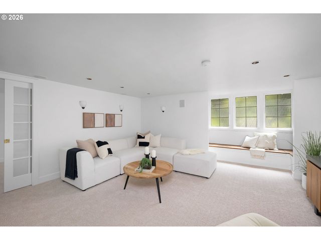 2668 Nw CORNELL Rd, Portland, OR 97210