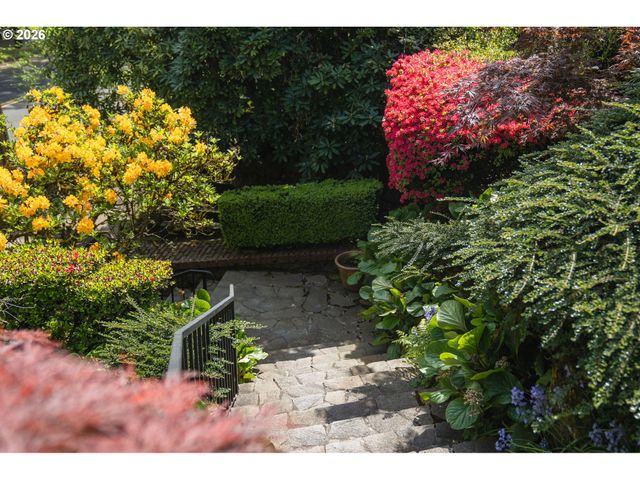 2668 Nw CORNELL Rd, Portland, OR 97210