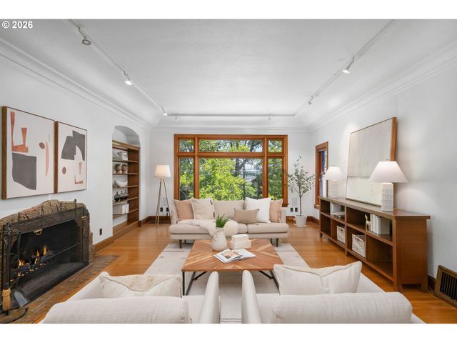 2668 Nw CORNELL Rd, Portland, OR 97210