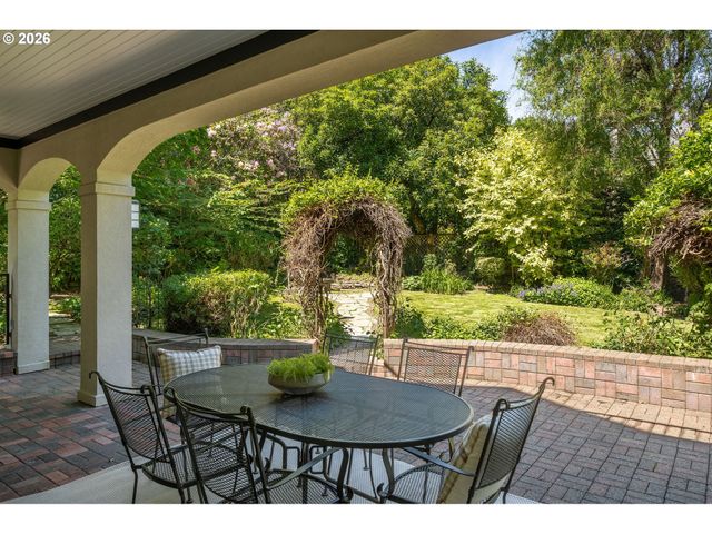 2668 Nw CORNELL Rd, Portland, OR 97210