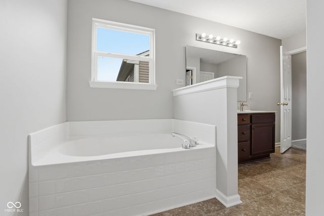 12446 Schoolhouse Road, Fishers, IN 46037