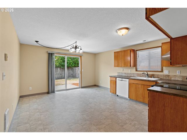 16911 Ne 20TH St, Vancouver, WA 98684