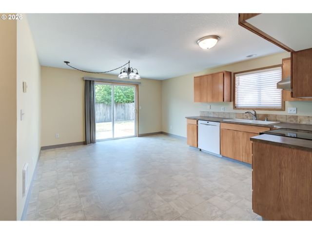 16911 Ne 20TH St, Vancouver, WA 98684