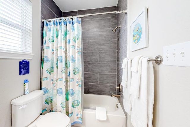 11221 Schwartz Drive, Galveston, TX 77554