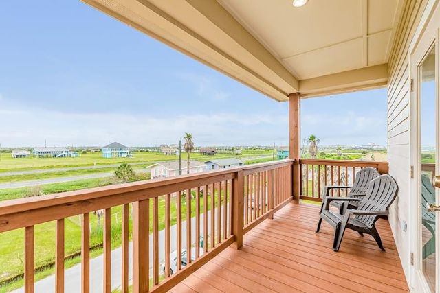 11221 Schwartz Drive, Galveston, TX 77554