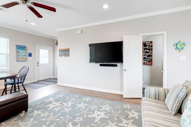 11221 Schwartz Drive, Galveston, TX 77554