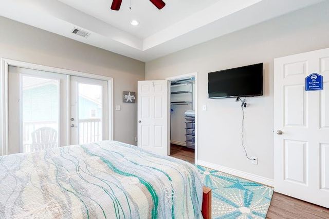 11221 Schwartz Drive, Galveston, TX 77554