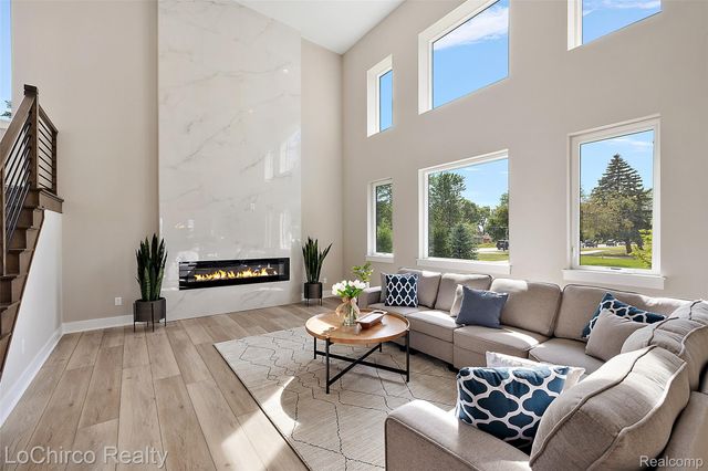 49001 Wingfield Drive, Macomb Township, MI 48044