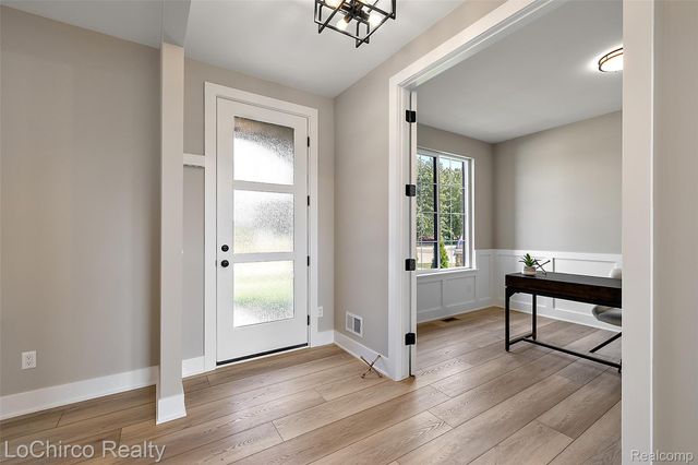 49001 Wingfield Drive, Macomb Township, MI 48044