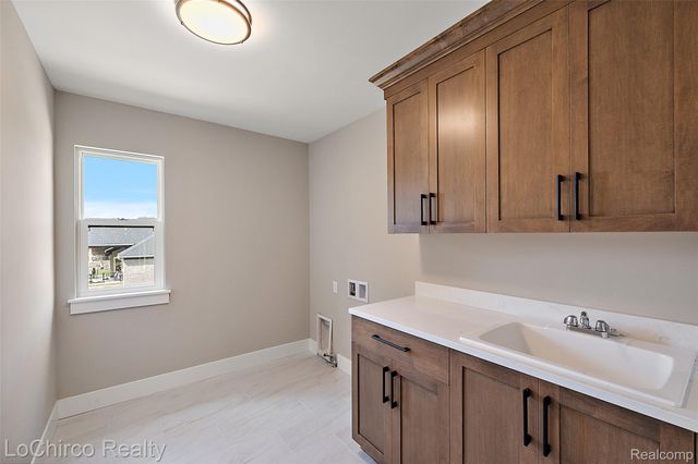 49001 Wingfield Drive, Macomb Township, MI 48044