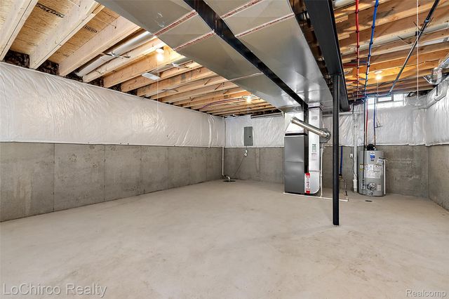 49001 Wingfield Drive, Macomb Township, MI 48044