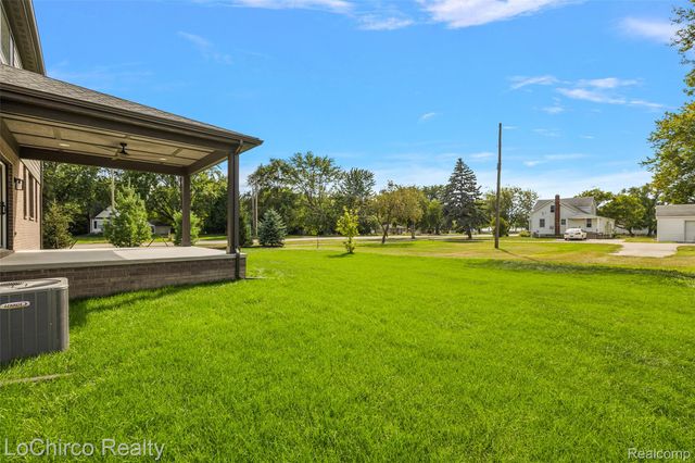 49001 Wingfield Drive, Macomb Township, MI 48044
