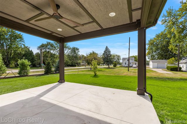 49001 Wingfield Drive, Macomb Township, MI 48044