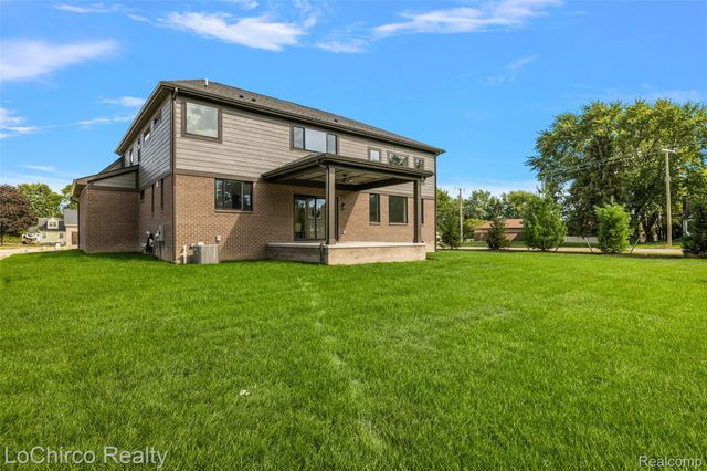 49001 Wingfield Drive, Macomb Township, MI 48044