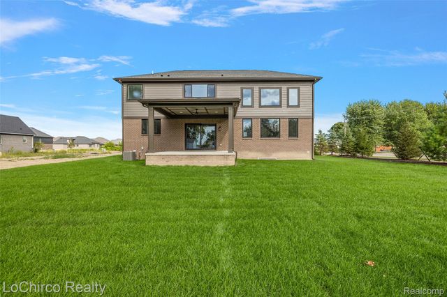 49001 Wingfield Drive, Macomb Township, MI 48044